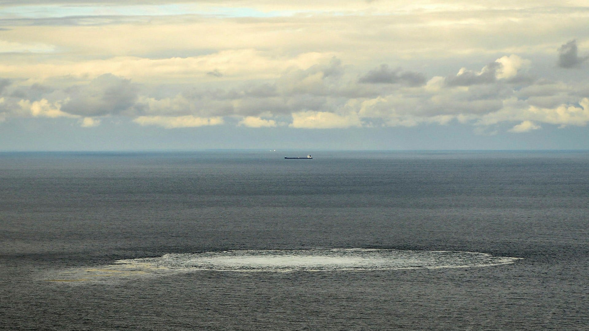 Nord Stream 1 och 2 har slutat läcka gas i Östersjön.