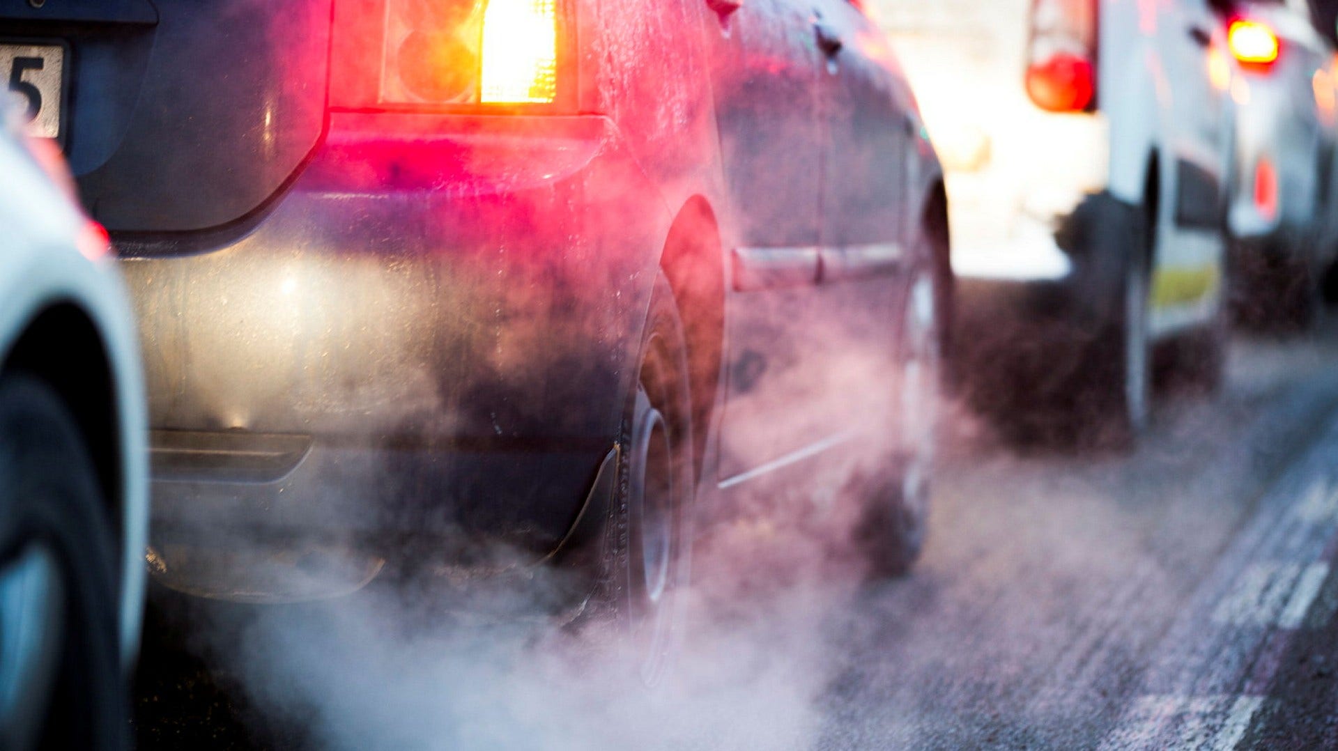 Det finns ingen EU-lag som kräver en viss procent inblandning av biodrivmedel i bensin och diesel.
