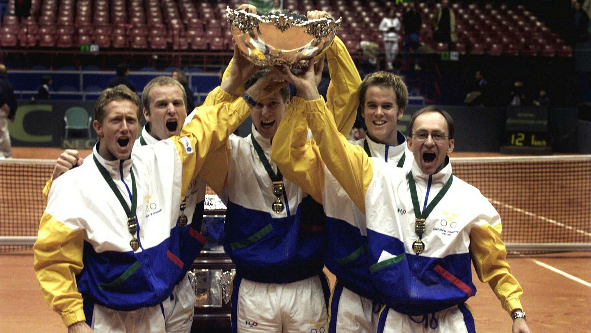 Jonas Björkman, till vänster, i det svenska lag som vann David Cup 1998.