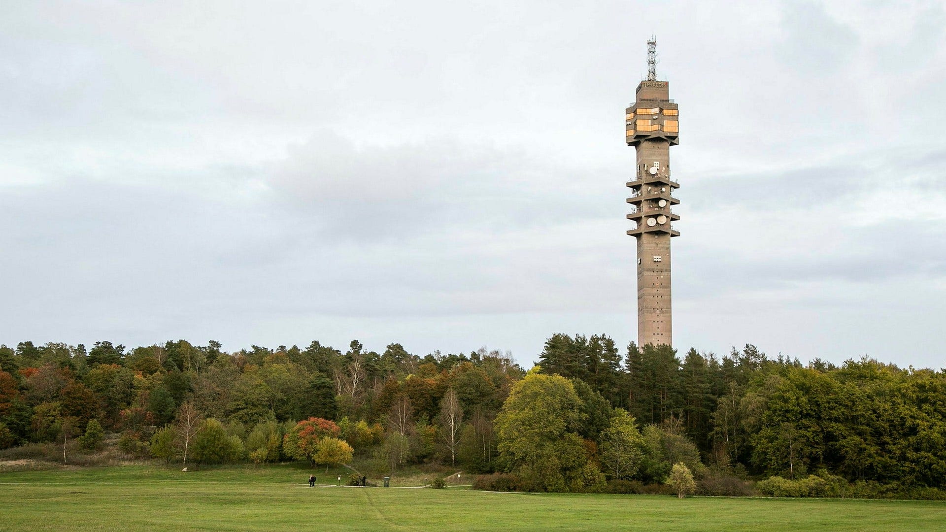 Tre ryska satellitkanaler sänder via Kaknästornet i Stockholm.