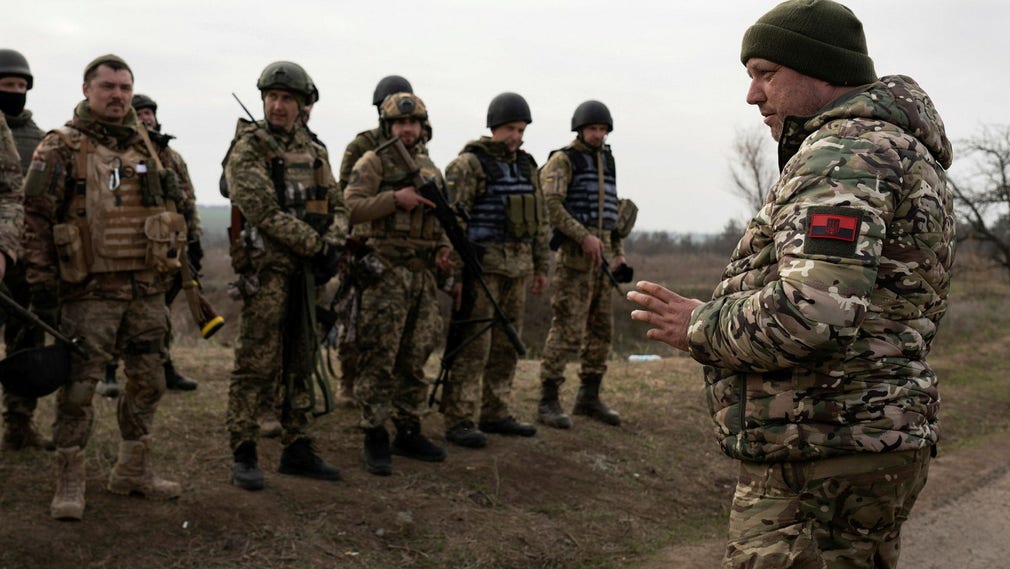 Gli abitanti dei villaggi di Jamalsvinskbe sperano che l'esercito ucraino venga a proteggere la loro comunità fino all'arrivo degli aiuti di emergenza.