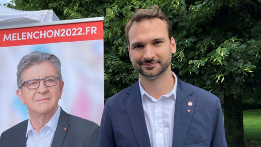 Ugo Bernalesis, membro dell'Assemblea nazionale francese del partito di sinistra radicale Okofad France.  Sta facendo una campagna per la rielezione in uno dei cinque collegi elettorali della città di Lille, nel nord della Francia.