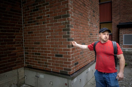 Yurii Yanko tore with the brick wall in central Stockholm - without proper tools.