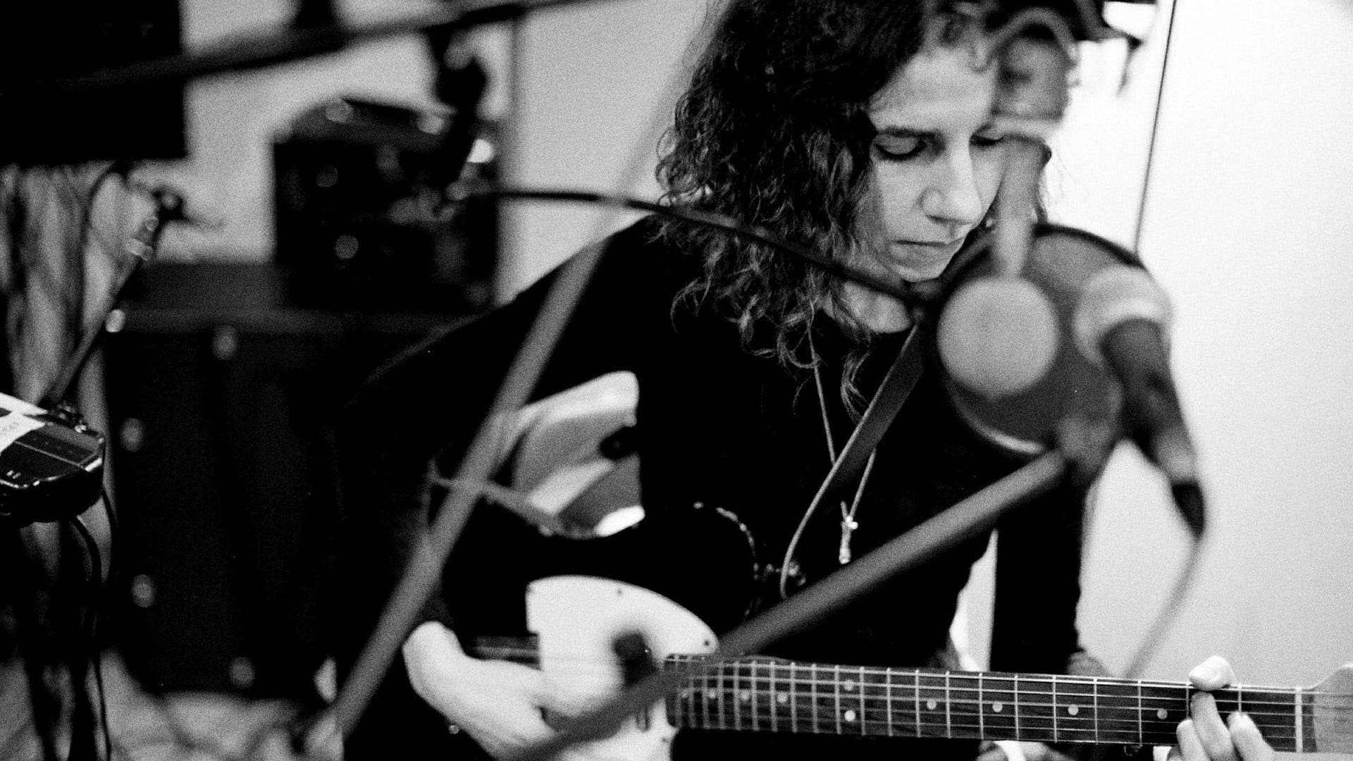 PJ Harvey i studion.