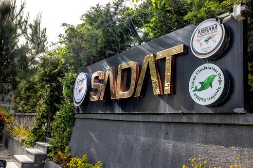 Sadat delar kontor med tankesmedjan Assam, en förkortning av Föreningen för Rättvisans försvarares center för strategiska studier. De försöker bland annat verka för ökat försvarssamarbete mellan muslimska länder.