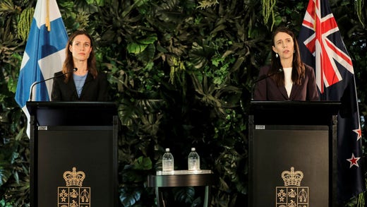 Il primo ministro della Finlandia Sanna Marin e il primo ministro della Nuova Zelanda Jacinda Ardern.