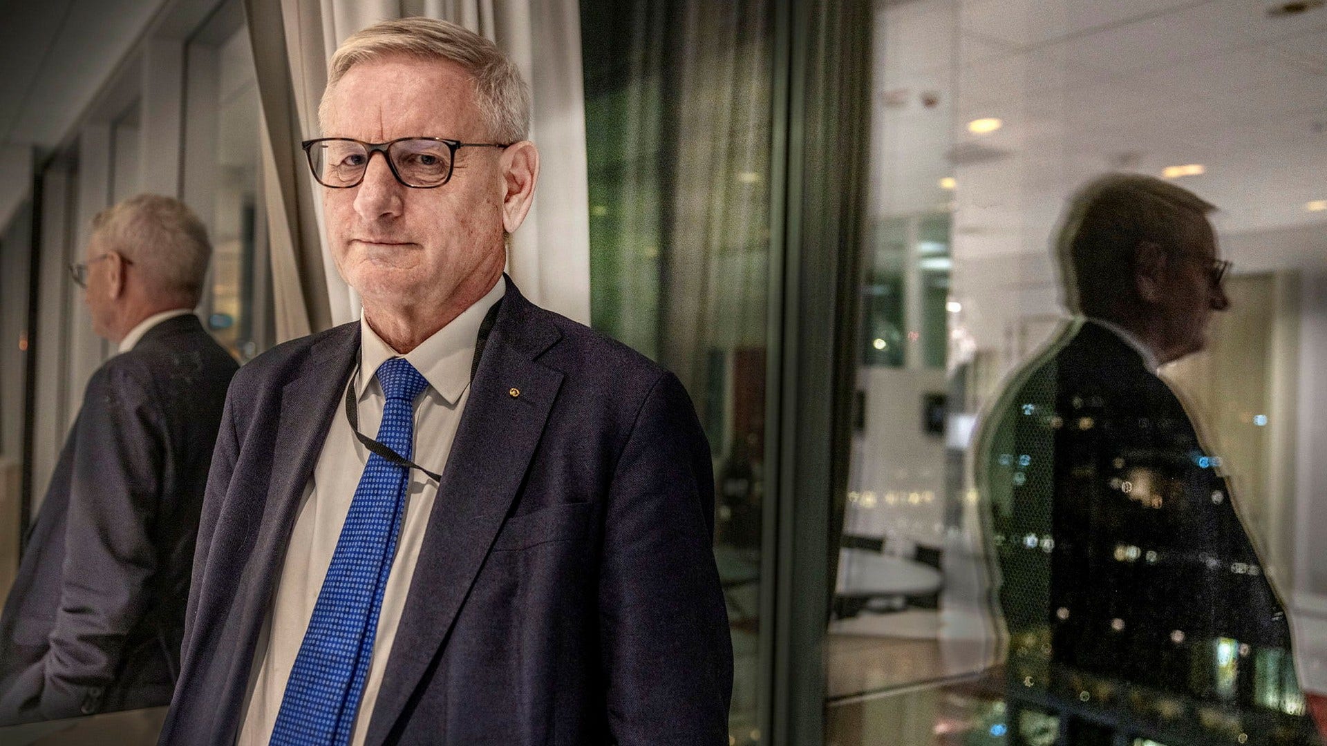 Carl Bildt reser nästan lika mycket som när han var utrikesminister, något han ser som en logisk konsekvens av att han fortfarande ägnar sig åt utrikespolitik.
– Större delen av världen ligger utanför Sverige, som jag brukar säga.