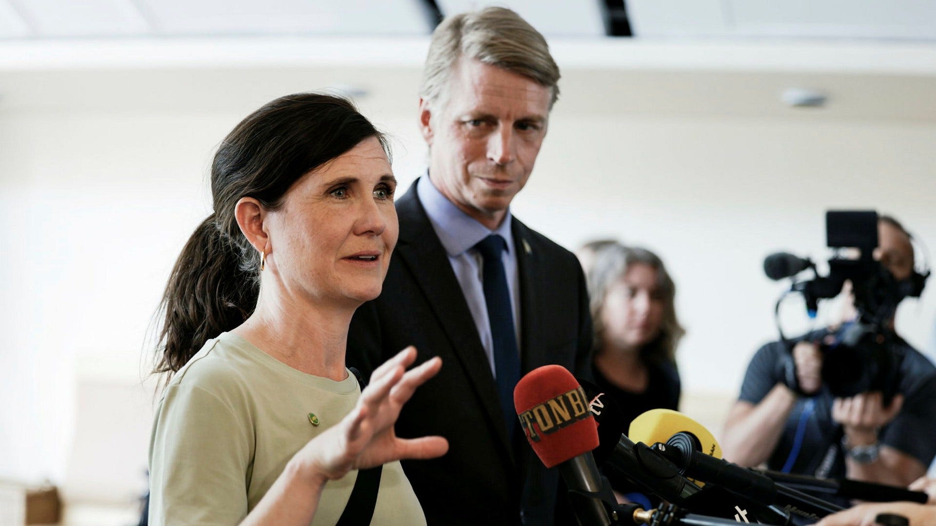 Språkrören Märta Stenevi och Per Bolund.