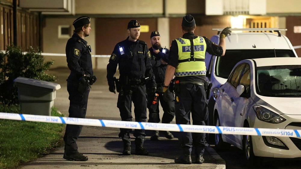 En död i efter skottlossning i Stockholm – två skadade och fem gripna