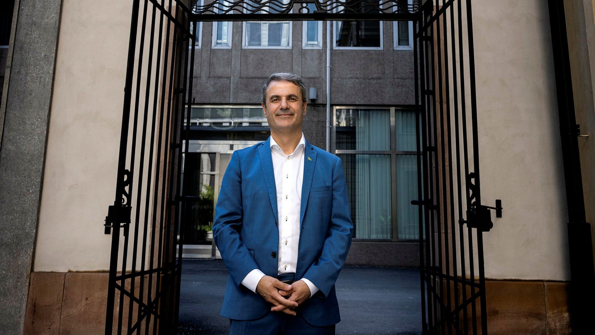 Näringsminister Ibrahim Baylan (S) har fått en tjockare portfölj med ansvar för sådant som landsbygds- och skogspolitik.