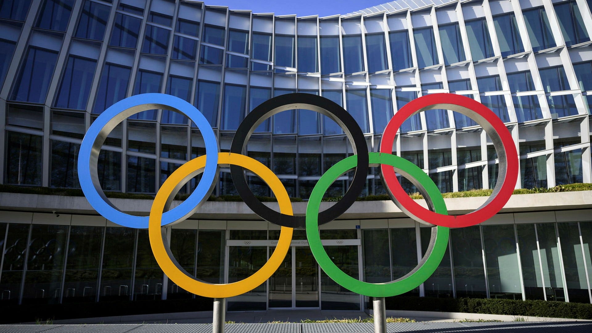 OS-ringarna utanför Internationella olympiska kommitténs högkvarter i Lausanne. Arkivbild.