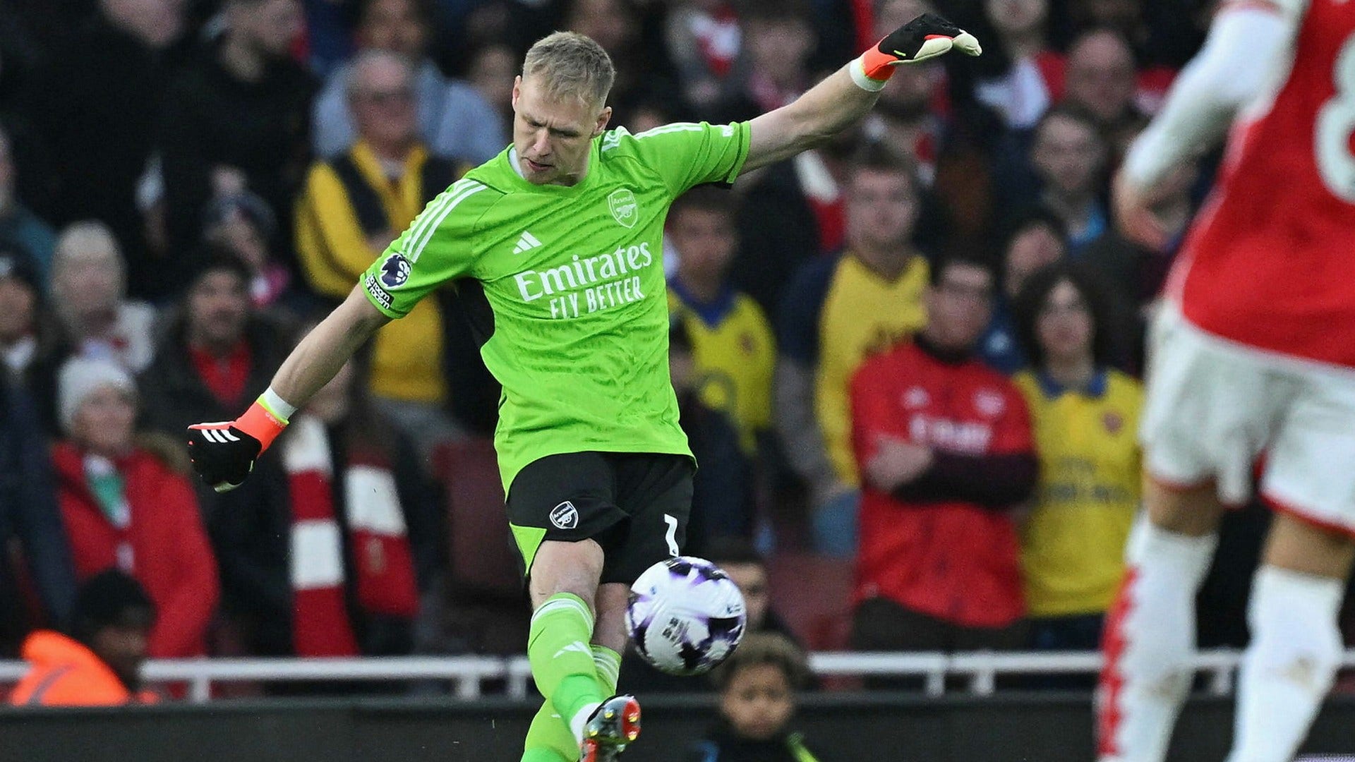 Arsenal won – despite the goalkeeper’s giant board