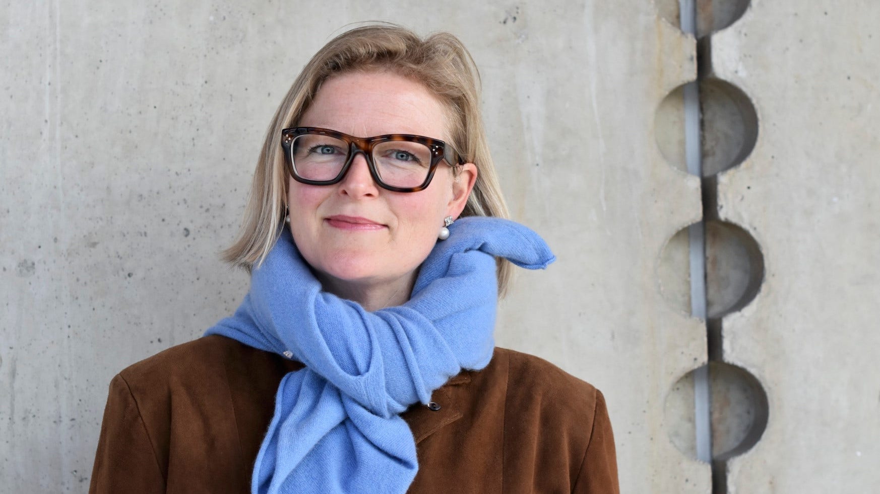 Louise Wallenberg är professor i modevetenskap och menar att mjukisbyxor är ett gränsöverskridande plagg.