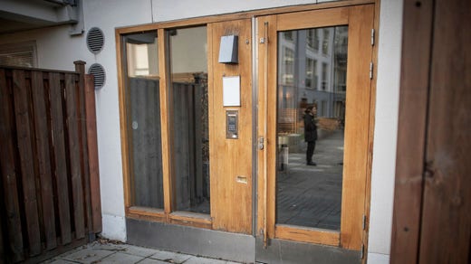 Porten i Hammarby sjöstad där mordet skedde.