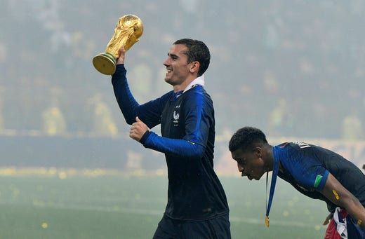 Antoine Griezmann with the toilet dent.  France defeated Croatia 4–2 in the final.