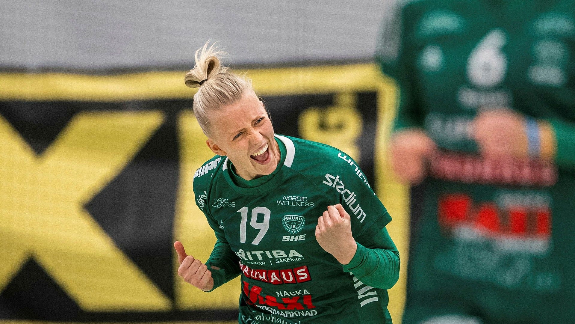 Skurus Daniela De Jong jublar efter ett av sina mål när laget säkrade SM-guldet genom att vinna fjärde SM-finalen mot H65 Höör.