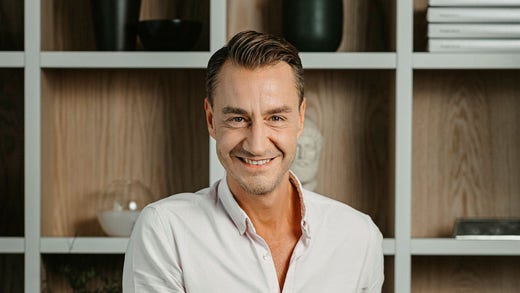 Johan Vesterberg är pr- och kommunikationschef på Fastighetsbyrån.