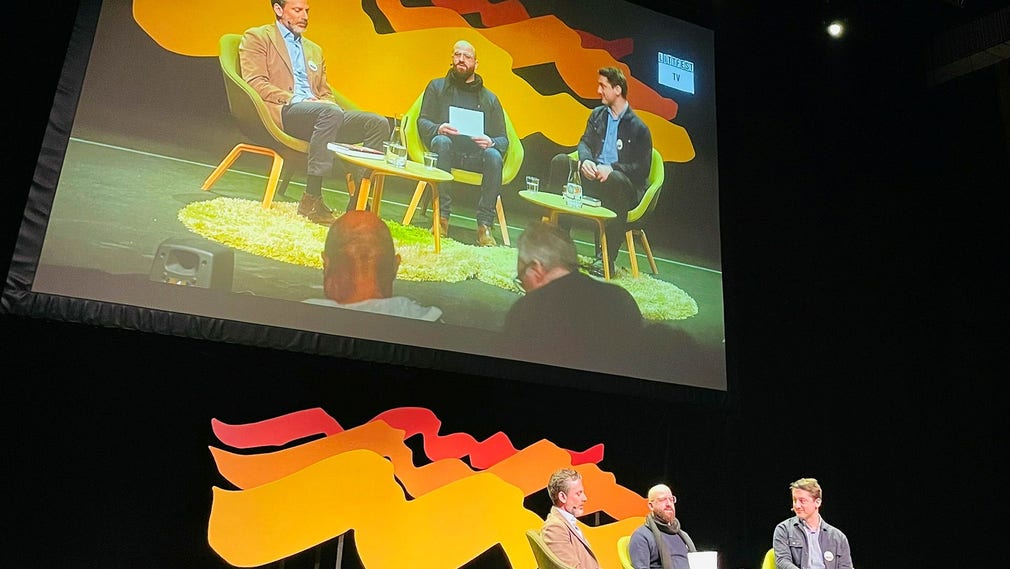 Jens Lapidus, Duraid Al-Khamisi och Diamant Salihu på Littfest i Umeås Folkets hus.