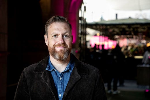 Kristoffer Appelquist, manusförfattare och programledare för ”Svenska nyheter”.