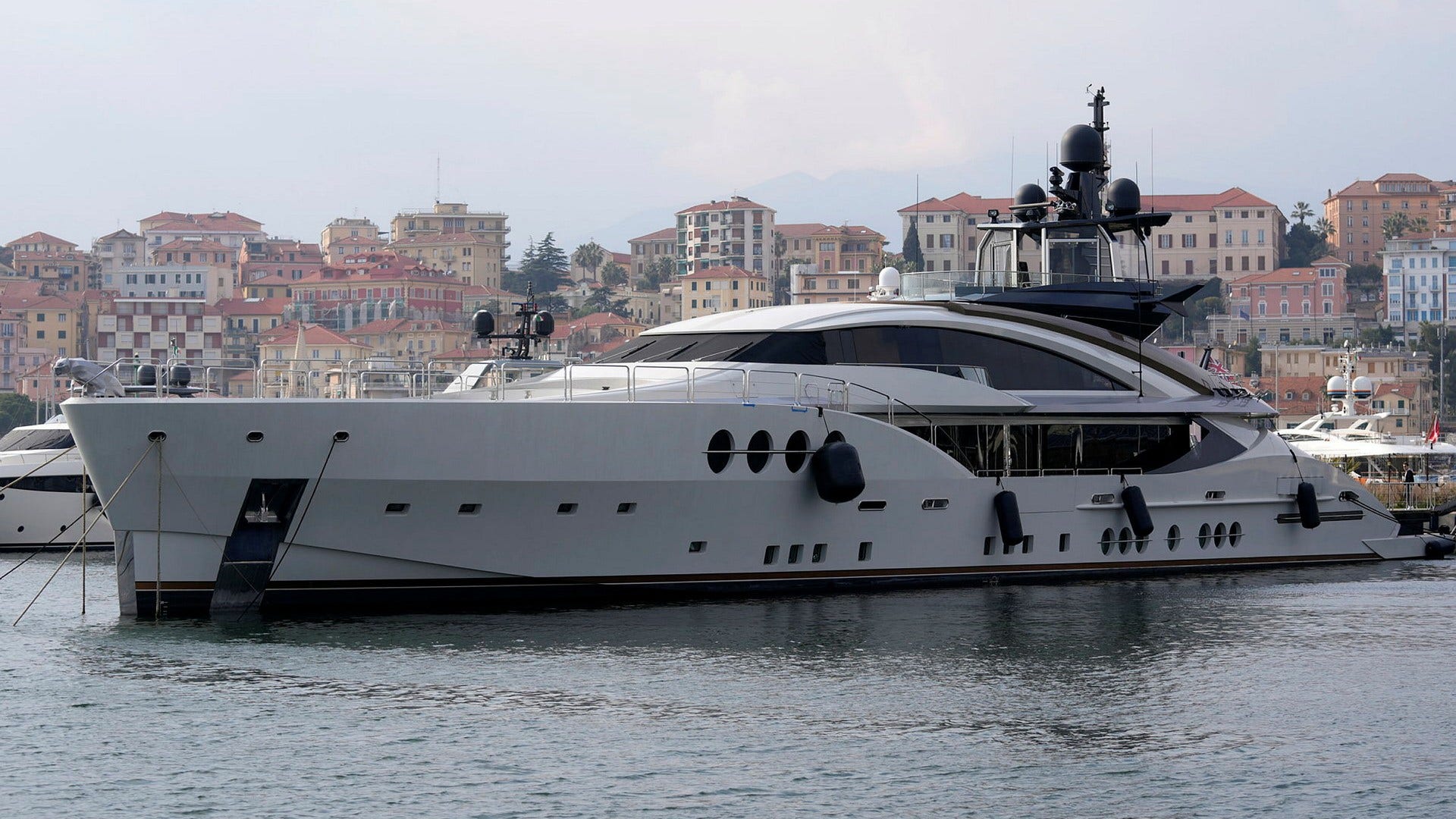 Superyacht på radarn igen – efter åtta månader