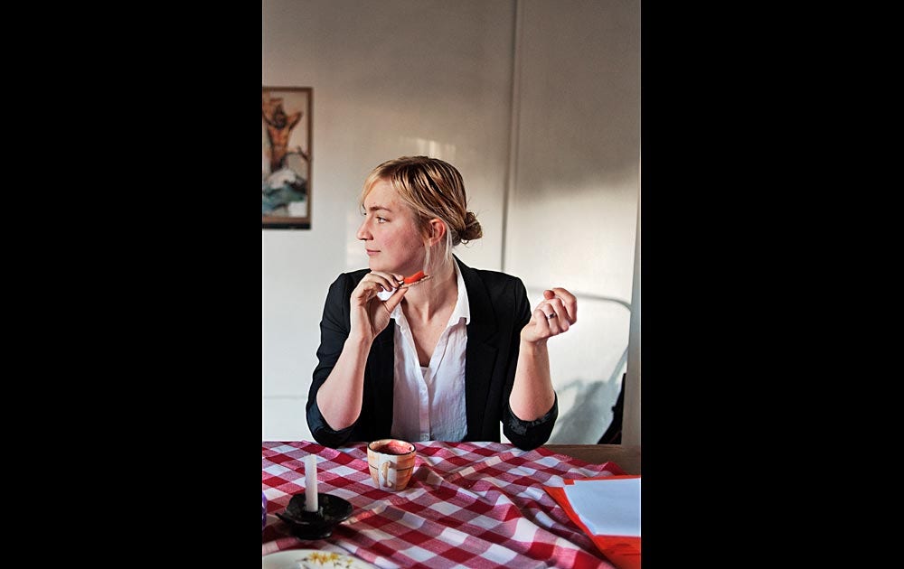 ”Det känns så overkligt.” Linnea Schibbye Steiner äter frukost på Svenska kyrkans gästhem där de anhöriga bott för att hålla nere kostnaderna i Addis Abeba.