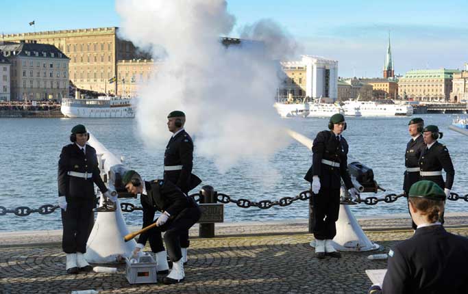 Salut på Skeppsholmen för Victorias och Daniels förstfödda den 23 februari 2012.