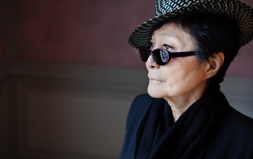 Yoko Ono är på besök i Stockholm för sin utställning ”Grapefruit” på Moderna museet.