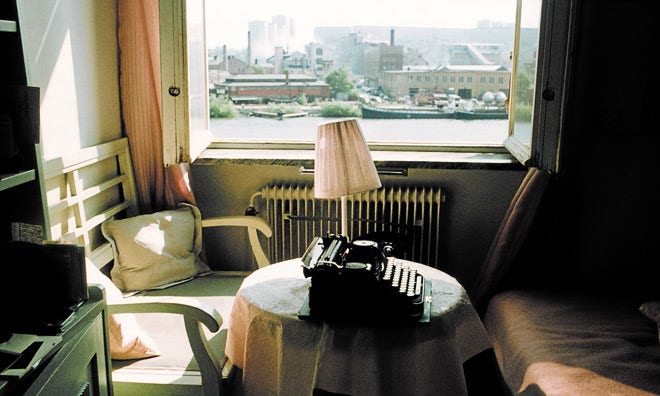 Nelly Sachs enrumslägenhet vid Hornstull i Stockholm med utsikt över Liljeholmsviken.