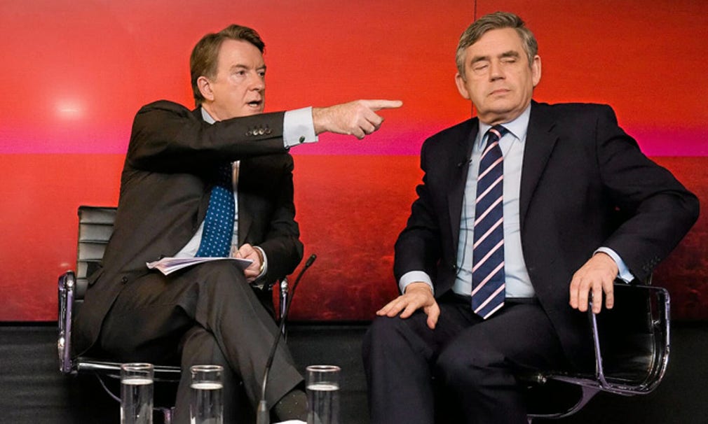 Peter Mandelson bok om tiden i den brittiska Labourregeringen är en lysande politisk såpopera. Här pekar han ut riktningen inför en blundande Gordon Brown.