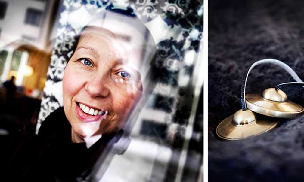 Sjukgymnasten Camilla Sköld leder kurser i mindfulness för blivande läkare och psykologer. Särskilda klockor kan underlätta vid meditation.