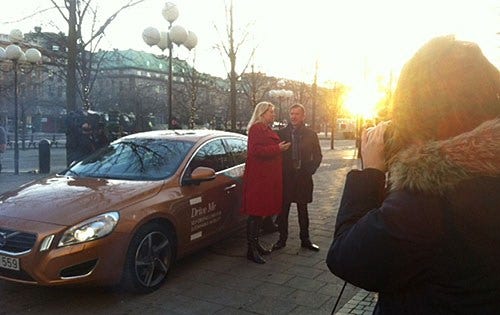 Infrastrukturministern anlände i självkörande Volvo.