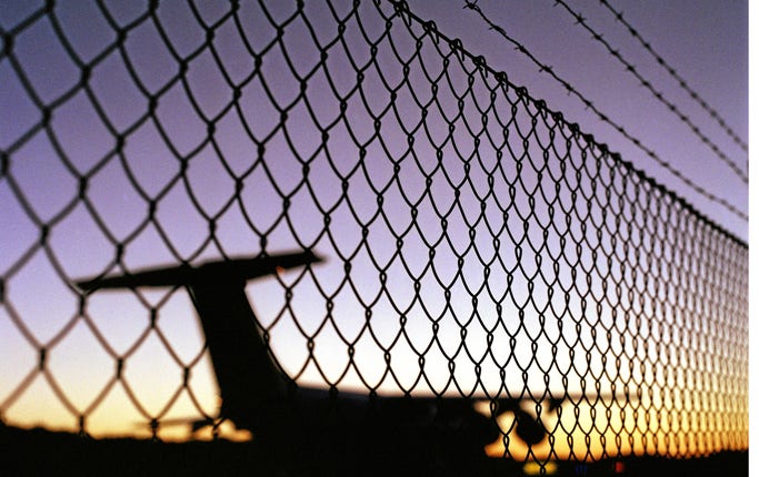 2001 utvisades två män till Egypten från Bromma flygplats i Stockholm.