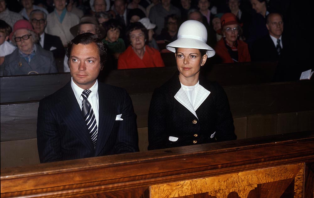 6 juni 1976. Kung Carl Gutaf och fröken Silvia Sommerlath i slottskyrkan under lysningen för bröllopet 1976.