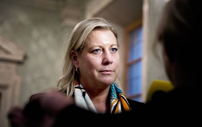 Säger nej. Catharina Elmsäter Svärd.