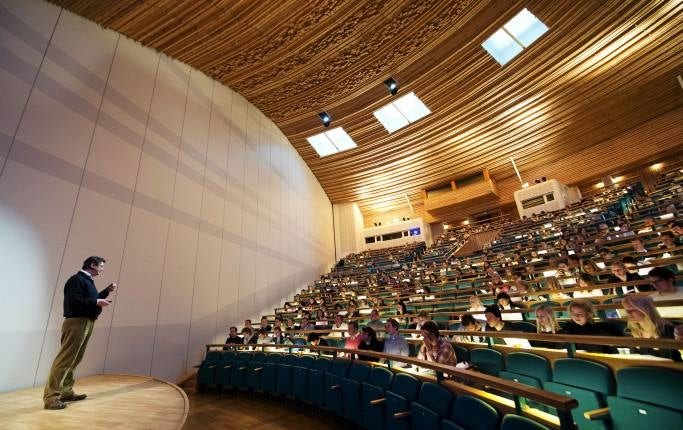 Forskarna inom humaniora bör inte bara sprida sina rön till kollegor och studenter, utan kunskaperna bör föras ut i hela samhället – universitetens ”tredje uppgift” skriver Jonas Ingvarsson.