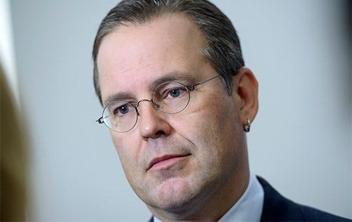 Anders Borgs förslag om att minska avdraget för privat pensionssparande döms ut.