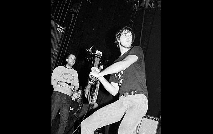 Krist Novoselic stod beredd med basen som baseballträ och krossade Kurt Cobains gitarr som avslutning på Europaturnén 1989.