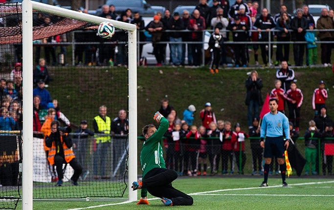 Dardan Rexhepi (utanför bild) sätter BP:s straff i ribban.