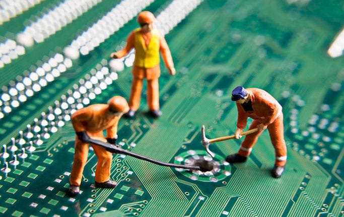 Att bygga it-system som fungerar kan spara miljarder, menar debattörerna.