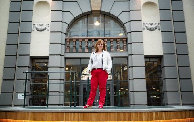 Lena Lid Falkman forskar om olika kontorsmiljöer vid Handelshögskolan i Stockholm.