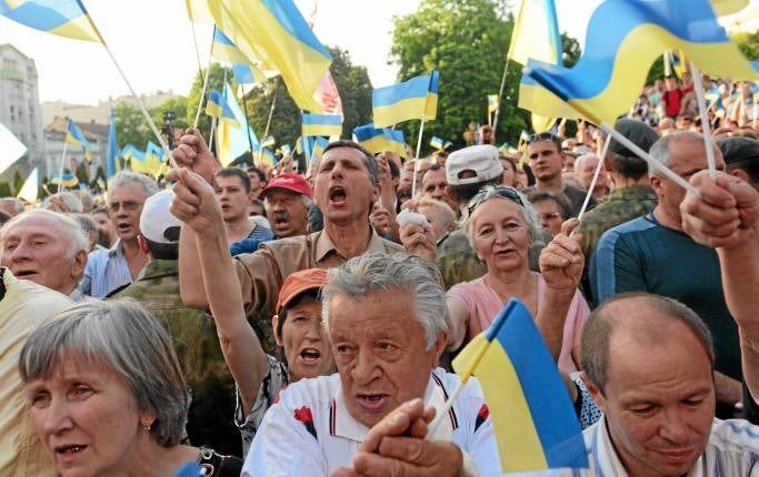 Lviv flaggar för Petro Porosjenko.