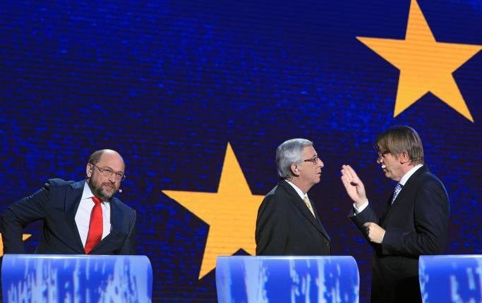 Konservativa EPP:s Jean-Claude Juncker (mitten) tillsammans med Guy Verhofstadt och Martin Schulz.