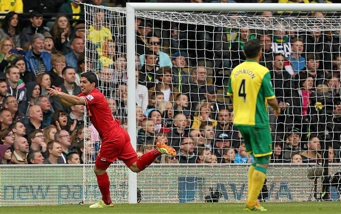 Luis Suarez firar efter att ha gjort mål mot Norwich i slutet av april.