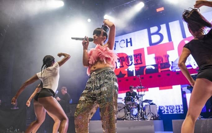 Lily Allen – aspirerar på titeln världens nya popdrottning.