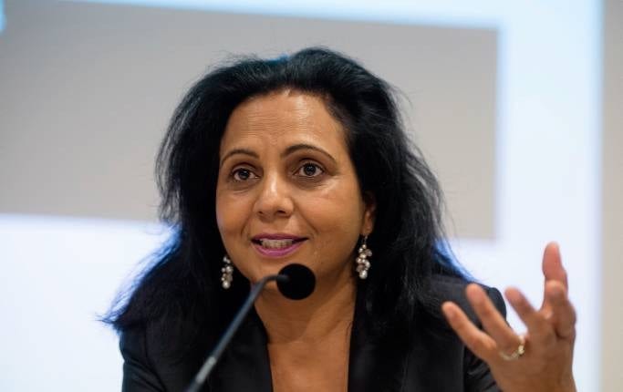 …aktivisten Fakhra Salimi, påtalade att den nordiska kvinnorörelsen ofta blundar för etnicitet och religion.