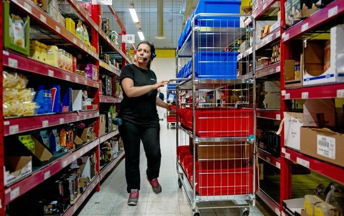 Maggie Goutri arbetar på Mathems lager i Bromma i Stockholm. Företaget har vuxit snabbt, men är ännu inte lönsamt.