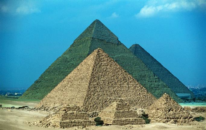 Pyramiderna vid Giza: Mykerinos, Chefrens och Cheops är de enda av antikens sju underverk som fortfarande finns kvar.