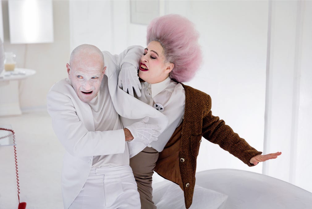Stephen Rappaport och Angela Wand i full fart på ”Satans demokrati”.