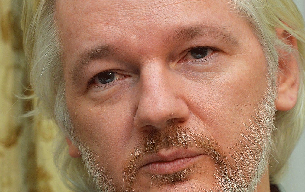 Julian Assange har bott på Ecuadors ambassad i över tre år för att slippa bli utlämnad till Sverige.