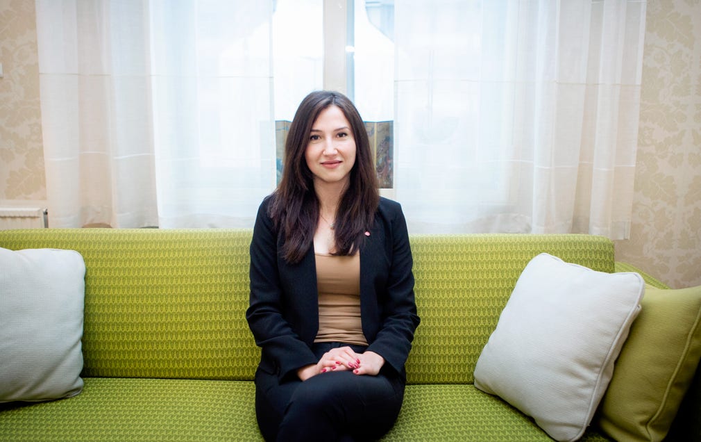 Det var bara nio år sedan Aida Hadzialic lämnade gymnasiet. Nu vill hon medverka till att göra den svenska skolan bättre.
